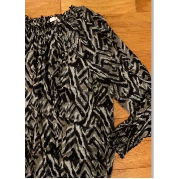 Beach lunch Lounge Women's Zebra Print Off-Shoulder Top size medium - Picture 2 of 7